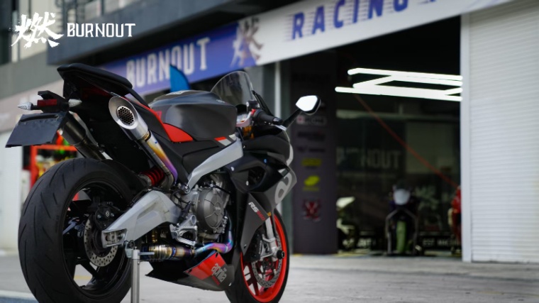 BURNOUTチタンフルエキゾーストマフラー アプリリアRS660