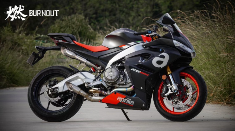 BURNOUTチタンフルエキゾーストマフラー アプリリアRS660