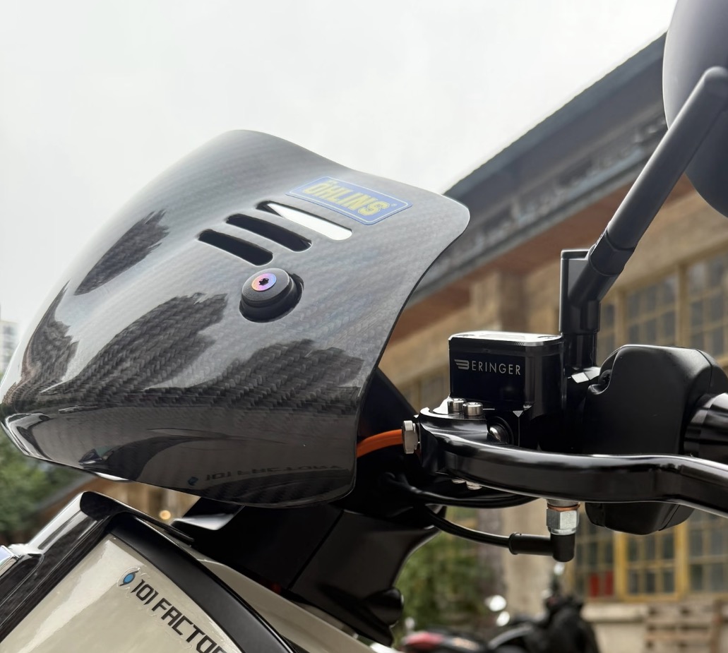 ベスパにX-TOPカーボンパーツ