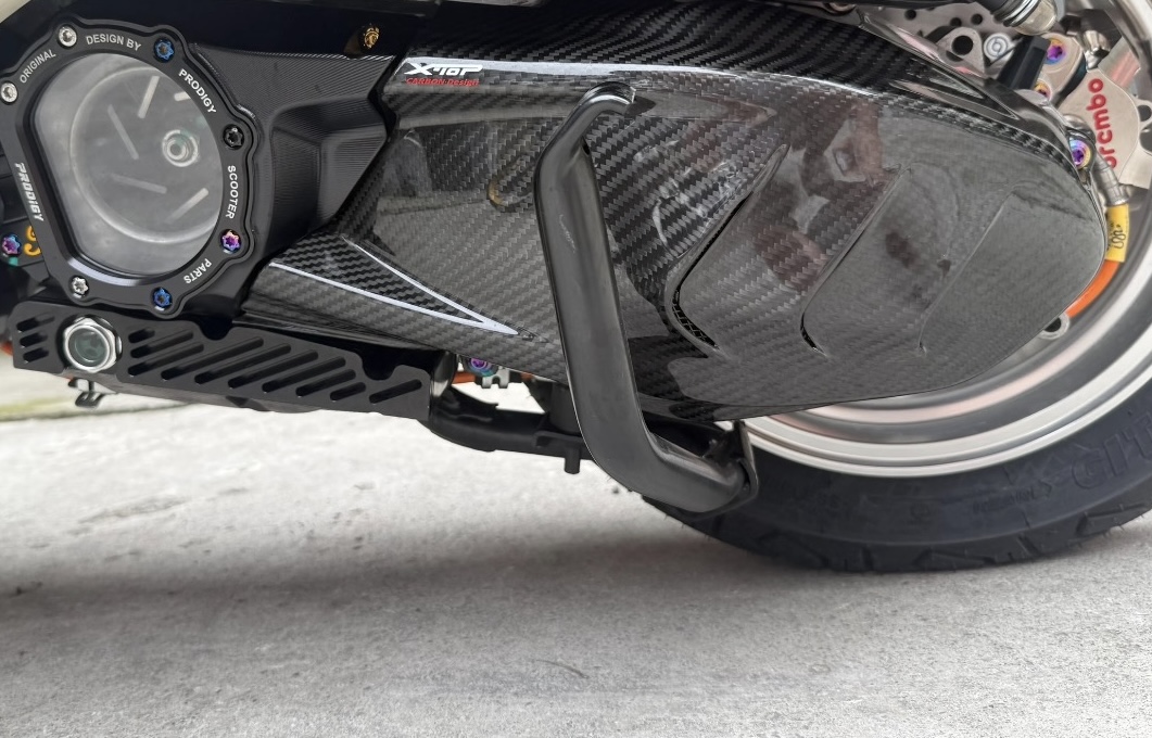 ベスパにX-TOPカーボンパーツ